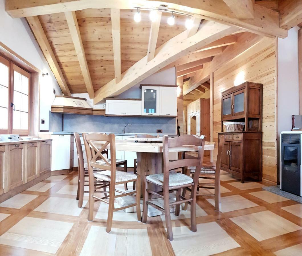Villa Casa Vacanza In Tipico Chalet Di Montagna à Varzo Extérieur photo